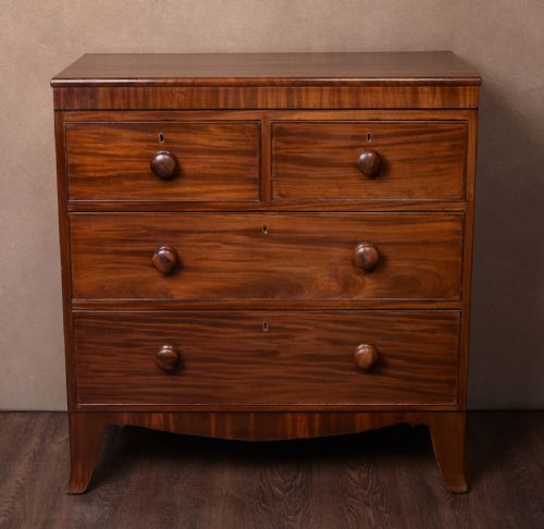 A Neat Victorian Mahogany 2 Over 2 Chest of Drawers