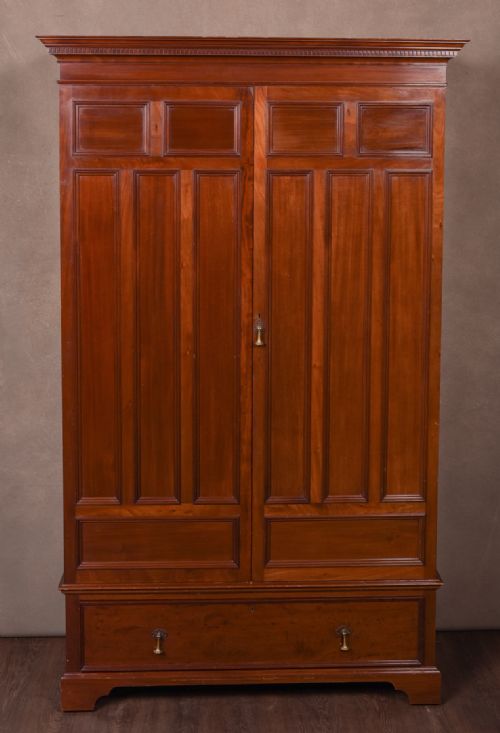 Stunning Quality Edwardian Mahogany 2 Door Wardrobe