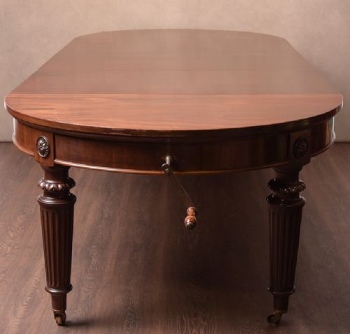 Excellent Quality Victorian Mahogany Extending Dining Room Table