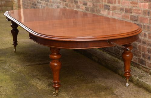 Superb Victorian Mahogany Extending Dining Room Table