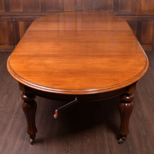 Stunning Victorian Mahogany Extending Dining Table