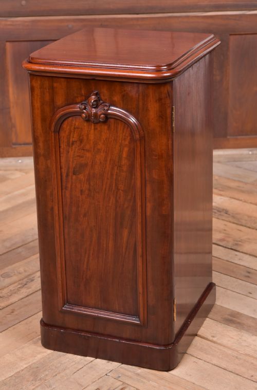 Quality Victorian Mahogany Bedside Cabinet