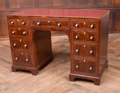 Stunning Quality Edwardian Mahogany Knee Hole Desk by Maple and Co London
