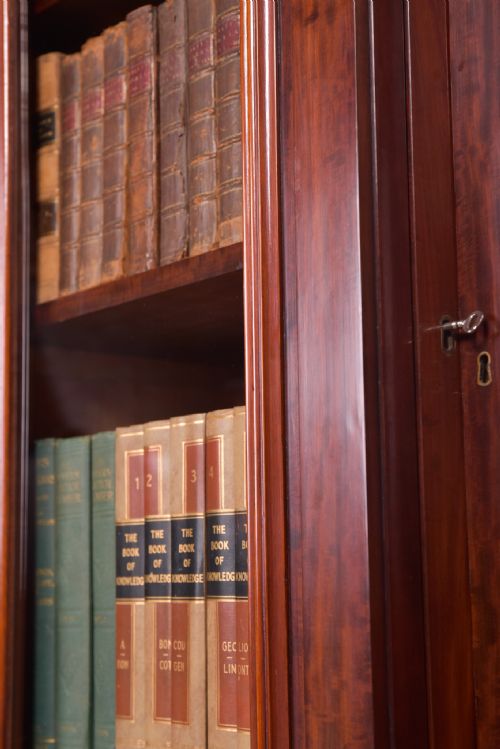 VICTORIAN MAHOGANY BREAKFRONT BOOKCASE - ADDITIONAL PHOTO 10