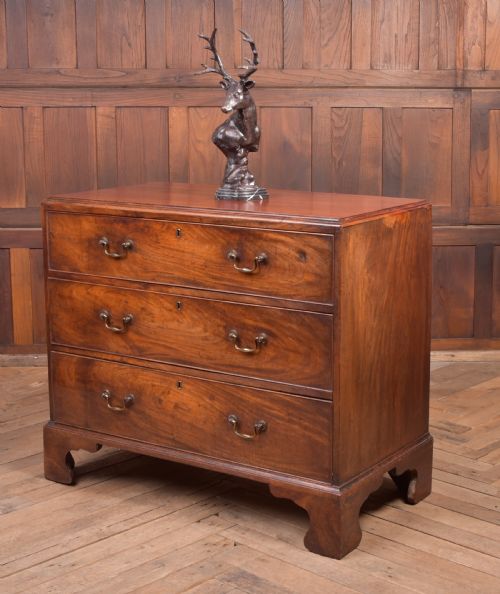 Handsome Georgian Mahogany 3 Drawer Chest