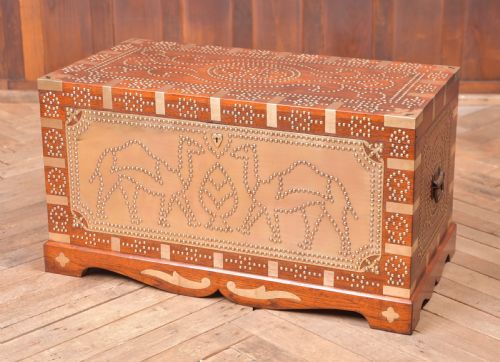 Zanzibar Chest