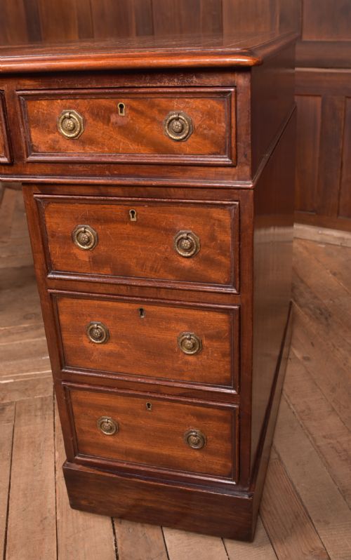 EDWARDIAN MAHOGANY KNEE HOLE DESK - ADDITIONAL PHOTO 1