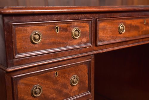 EDWARDIAN MAHOGANY KNEE HOLE DESK - ADDITIONAL PHOTO 3