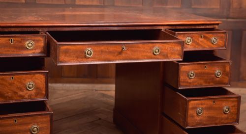 EDWARDIAN MAHOGANY KNEE HOLE DESK - ADDITIONAL PHOTO 9