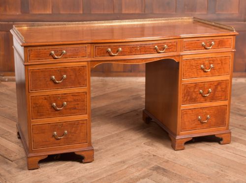 Quality Mahogany Knee Hole Desk