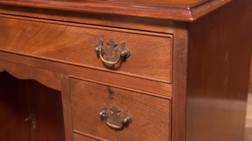 MAHOGANY KNEE HOLE DESK - ADDITIONAL PHOTO 2