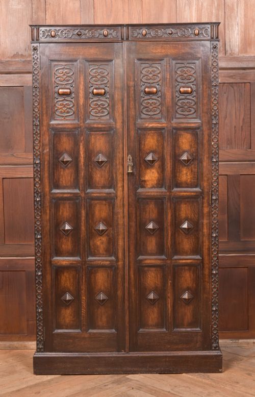 Oak Hall Robe