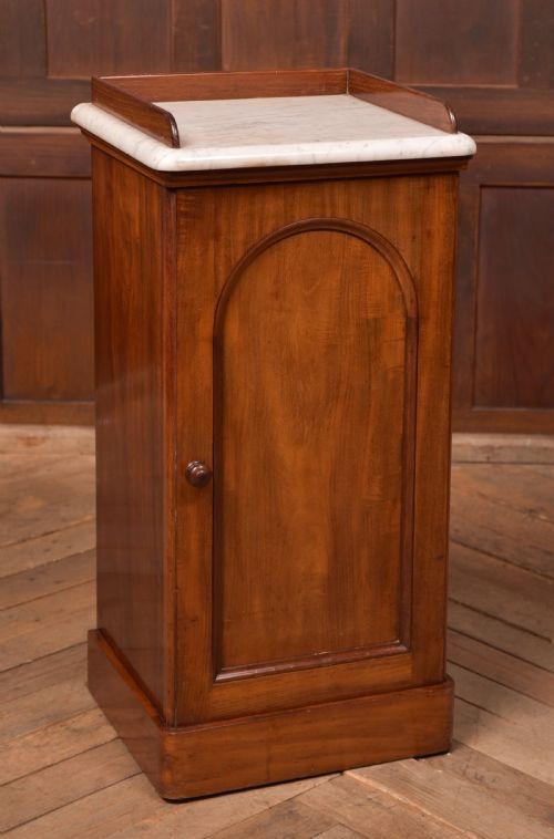 Victorian Mahogany Bedside Cabinet / Pot Cupboard