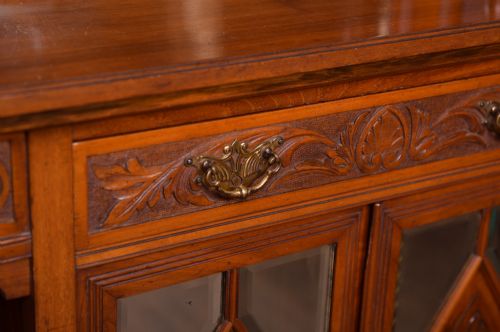 EDWARDIAN WALNUT MIRROR BACK SIDEBOARD DISPLAY CABINET - ADDITIONAL PHOTO 1