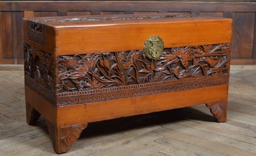 Oriental Camphor Wood Blanket / Storage Box