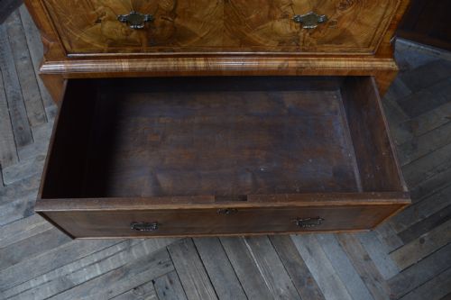 GEORGIAN WALNUT CHEST ON STAND - ADDITIONAL PHOTO 9