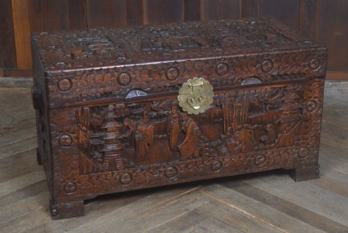 Oriental Camphor Wood Blanket / Storage Box