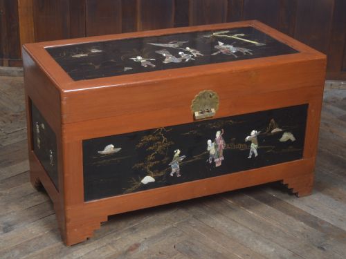 CHINESE CAMPHOR WOOD STORAGE BLANKET BOX