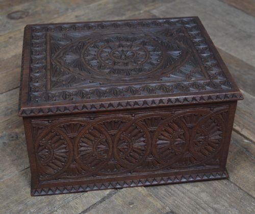 Edwardian Chip Carved Trinket Box