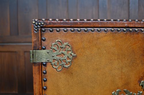 JACOBEAN STYLE LEATHER AND OAK CABINET - ADDITIONAL PHOTO 4