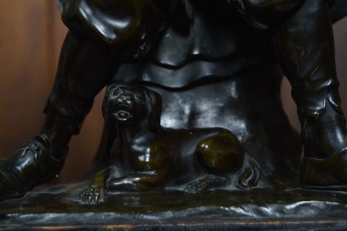 VICTORIAN BRONZE MALE FIGURE PLAYING A HURDY GURDY - ADDITIONAL PHOTO 3