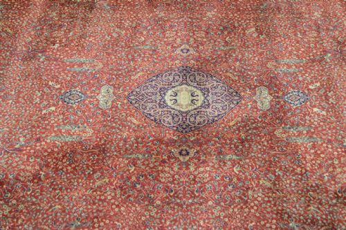VINTAGE MACHINE MADE RUG - ADDITIONAL PHOTO 2