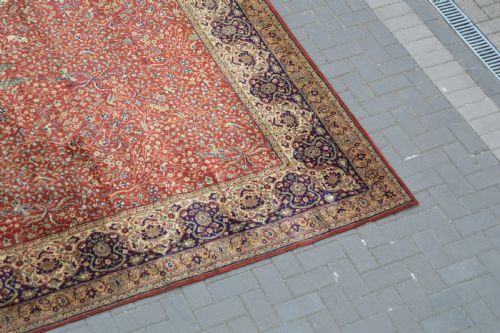 VINTAGE MACHINE MADE RUG - ADDITIONAL PHOTO 3