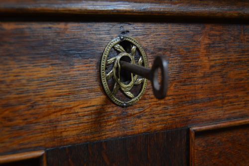 GEORGIAN OAK MULE CHEST - ADDITIONAL PHOTO 8