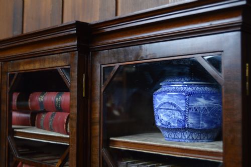 19TH CENTURY MAHOGANY BOOKCASE - ADDITIONAL PHOTO 3