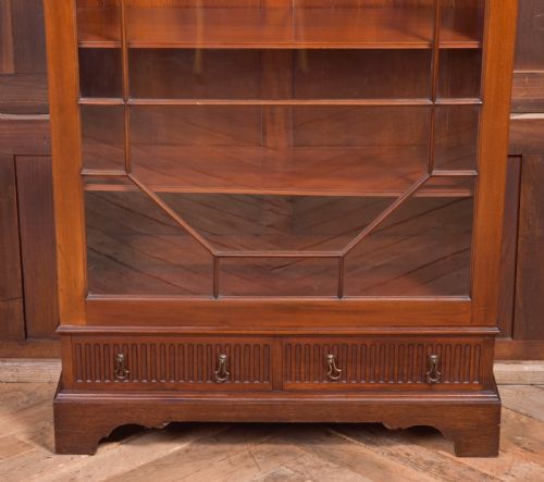 WYLIE AND LOCHHEAD LTD EDWARDIAN MAHOGANY BOOKCASE - ADDITIONAL PHOTO 3