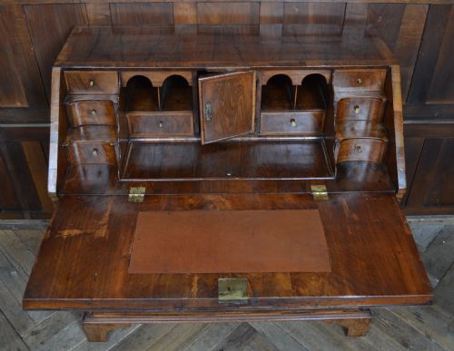 GEORGIAN WALNUT WRITING BUREAU - ADDITIONAL PHOTO 6