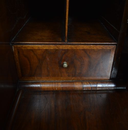 GEORGIAN WALNUT WRITING BUREAU - ADDITIONAL PHOTO 7