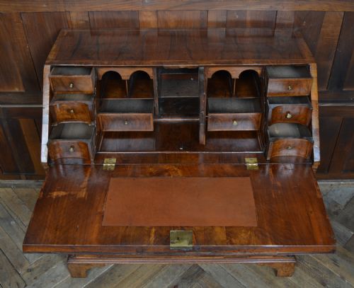 GEORGIAN WALNUT WRITING BUREAU - ADDITIONAL PHOTO 9