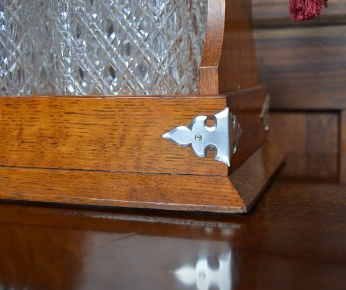 EDWARDIAN OAK TANTALUS - ADDITIONAL PHOTO 2