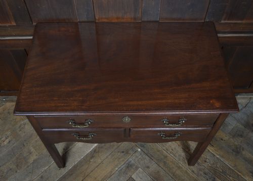 GEORGIAN MAHOGANY LOWBOY - ADDITIONAL PHOTO 3