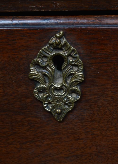 GEORGIAN MAHOGANY LOWBOY - ADDITIONAL PHOTO 4