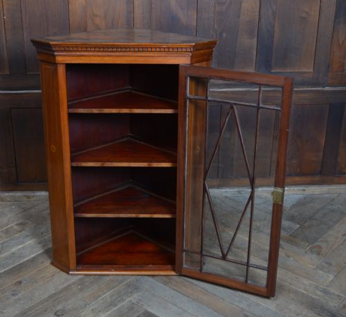 EDWARDIAN MAHOGANY HANGING CORNER CABINET - ADDITIONAL PHOTO 4