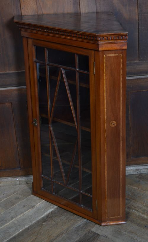 EDWARDIAN MAHOGANY HANGING CORNER CABINET - ADDITIONAL PHOTO 5
