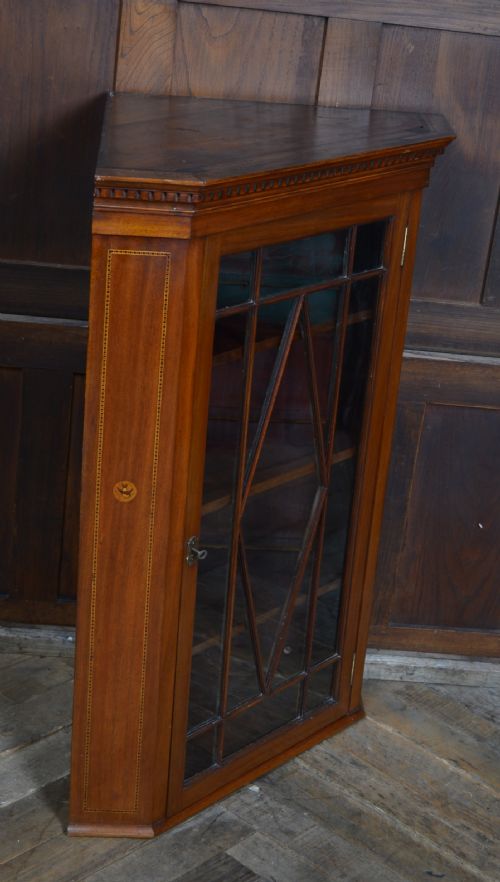 EDWARDIAN MAHOGANY HANGING CORNER CABINET - ADDITIONAL PHOTO 6