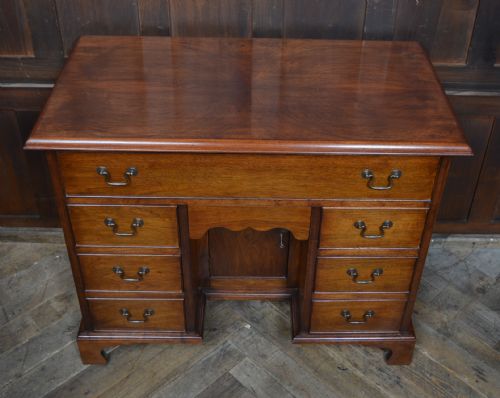 EDWARDIAN MAHOGANY KNEE HOLE DESK - ADDITIONAL PHOTO 2