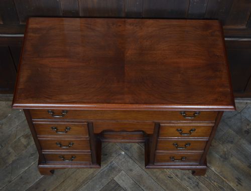 EDWARDIAN MAHOGANY KNEE HOLE DESK - ADDITIONAL PHOTO 6