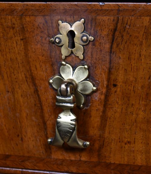 QUEEN ANNE WALNUT CHEST ON STAND - ADDITIONAL PHOTO 3