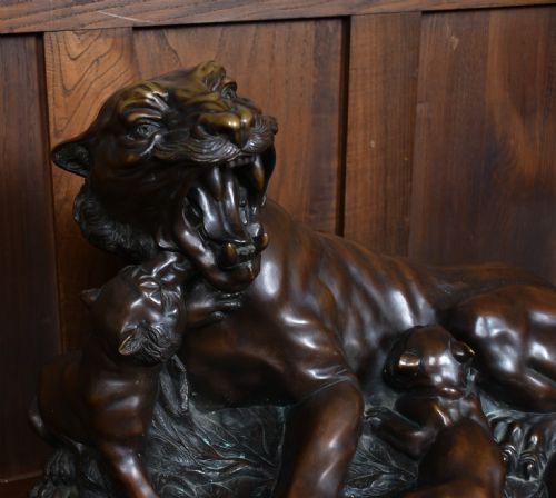 A VANNETTI BRONZE TIGER AND CUBS - ADDITIONAL PHOTO 3