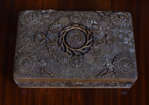 HANDCARVED ANGLOINDIAN WOODEN TRINKET BOX - ADDITIONAL PHOTO 1
