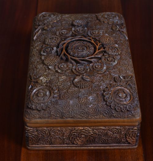 HANDCARVED ANGLOINDIAN WOODEN TRINKET BOX - ADDITIONAL PHOTO 2