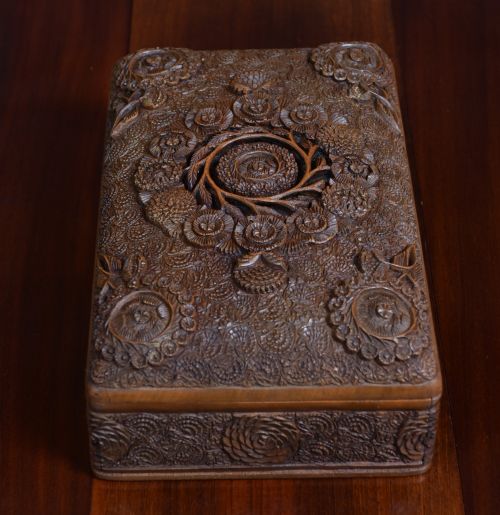 HANDCARVED ANGLOINDIAN WOODEN TRINKET BOX - ADDITIONAL PHOTO 4