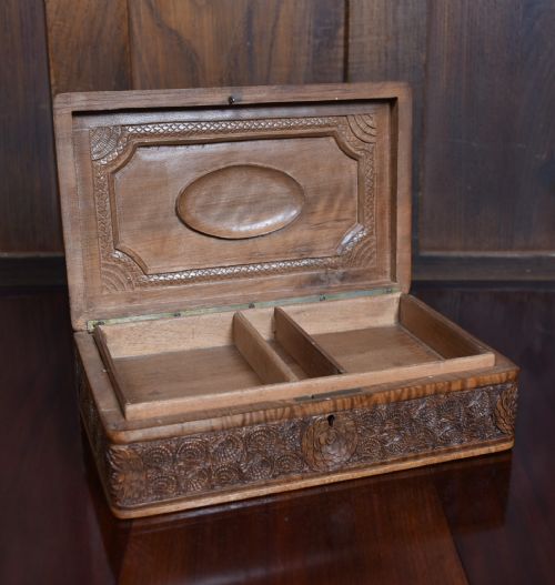 HANDCARVED ANGLOINDIAN WOODEN TRINKET BOX - ADDITIONAL PHOTO 5