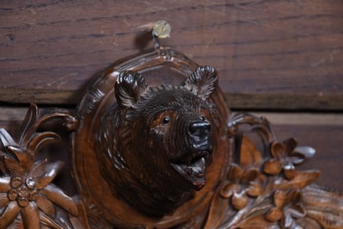 BLACK FOREST BEAR HOOK - ADDITIONAL PHOTO 3
