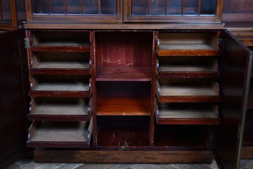 EDWARDIAN MAHOGANY BREAKFRONT BOOKCASE - ADDITIONAL PHOTO 14