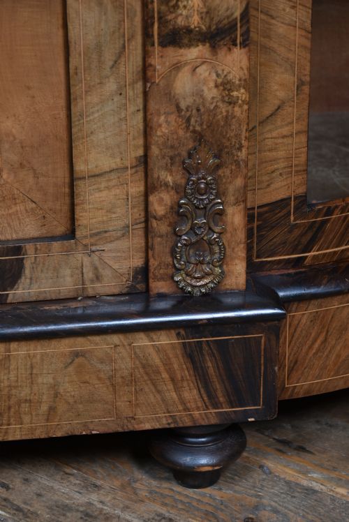 VICTORIAN WALNUT CREDENZA SIDEBOARD - ADDITIONAL PHOTO 4